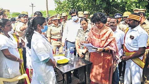 Following reports of human excreta in Vengaivayal water tank, Collector Kavitha Ramu and SP Vandita Pandey hearing the grievances of the Dalit people. (Photo | EPS, M Muthu Kannan)