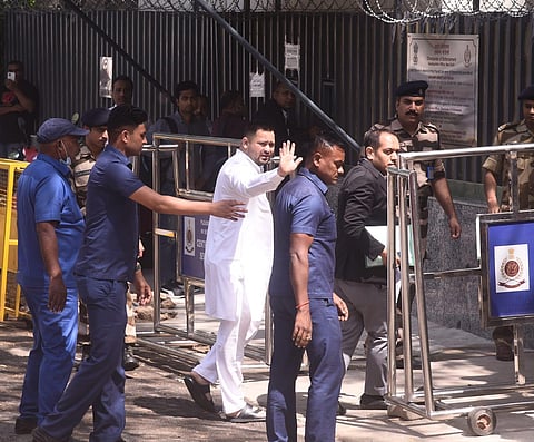 Bihar Deputy CM Tejashwi Yadav arrives at the office of the Enforcement Directorate in Delhi for questioning in land for jobs scam. (Photo | Parveen Negi, EPS)
