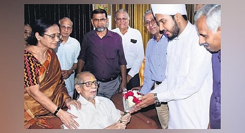 Khasi Foundation members handing over flowers to Zamorin K C Unni Anujan Raja to mark the anniversary of the Portuguese attack on Mishkal Mosque | E Gokul