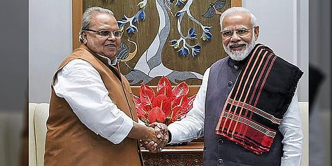 A file photo of former Jammu and Kashmir Governor Satya Pal Malik with PM Narendra Modi. (Photo | PTI)