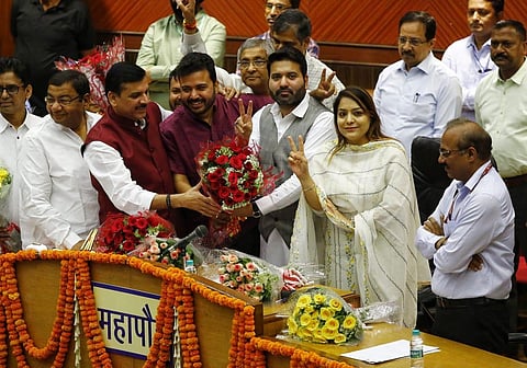 AAP's Shelly Oberoi and Aaley Mohammad Iqbal pose after being elected again as the mayor and deputy mayor of MCD in New Delhi. (Photo | Parveen Negi, EPS)