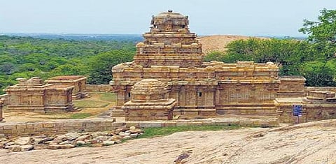Vijayalaya Choleeswaram temple atop the Narthamalai hill