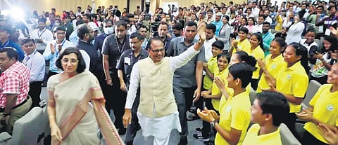 CM Shivraj Singh Chouhan has recently interacted with the youth and discussed the plan of the Learn and Earn scheme | express