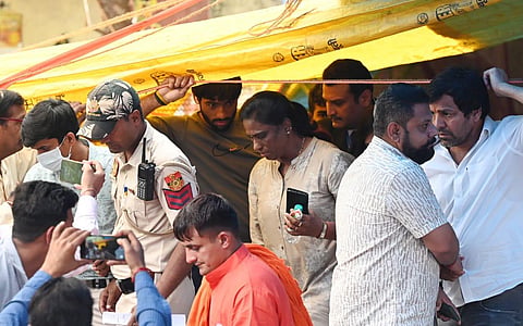 IOA president PT Usha meets with protesting wrestlers at Jantar Mantar in New Delhi on Wednesday. (Photo | Shekhar Yadav, EPS)