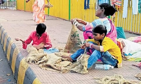  Child labourers seen working on a footpath in Visakhapatnam | G Satyanarayana 