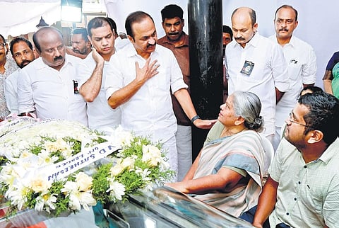 Leader of Opposition V D Satheesan consoling M A Kuttappan’s wife Beeby John at the latter’s residence in Kochi on Wednesday | Express