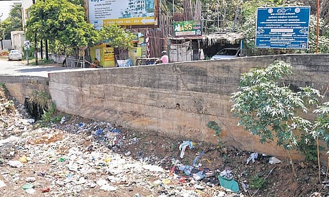 A view of the Tiruchy Corporation board placed near MGR roundabout to stop littering in the area| mk ashok kumar