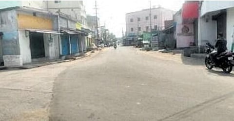  A road wears deserted look during the bandh in Talcher on Wednesday | Express 
