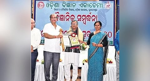 Prof Sudhakar Panda receiving Biju Patnaik Award for Scientific Excellence at Bhubaneswar on Friday. 