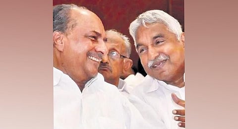 AK Antony and Oommen Chandy. (Photo | Express)