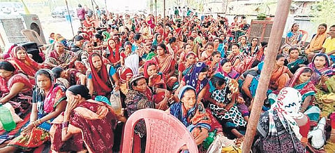 Protesters on stir in front of the office of MCL’s Kulda open cast mine | EXPRESS