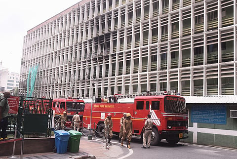 Rescue operations are underway after a fire broke out at the All India Institute Of Medical Sciences (AIIMS) hospital in Delhi on Monday. (Photo | Parveen Negi, EPS)