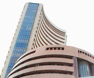 foreign portfolio investors (FPIs) have turned net sellers to pull out Rs 4,200 crore from equities in September, so far, on rising US bond yields (PTI file photo)