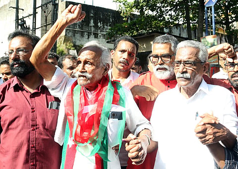 Grow Vasu ( 94) after his release from jail in Kozhikode on Wednesday. (Photo | Express)