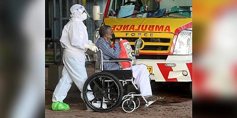 A health worker shifting a Nipah suspect, who is included in the contact list of a virus-affected patient, to the isolation ward in Kozhikode MCH | E Gokul