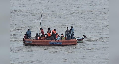 Army officials rescue 12 people to safety in Vadodara's Karjan taluka, Sept 18, 2023. (Photo | Special Arrangement)