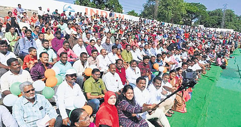 Denizens of Guntur seen posing for a selfie as part of Mega Selfie Camp I Express