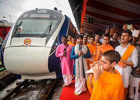 Priests offer prayers during the flagging off ceremony of Patna-Howrah Vande Bharat Express at Patna Railway Station, in Patna, Sept. 24, 2023. (PTI)