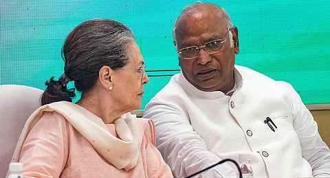 Congress President Mallikarjun Kharge and party leader Sonia Gandhi have declined the invitation (File photo | PTI)