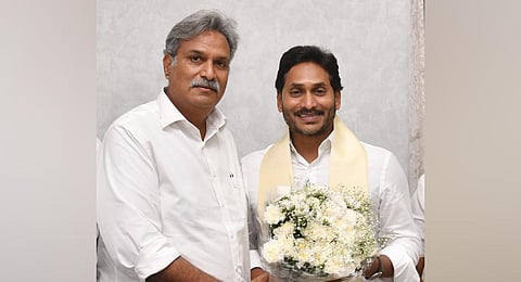 Kesineni Srinivas (Nani) called on Chief Minister YS Jagan Mohan Reddy in Tadepalli on Wednesday, January 10, 2024. (Photo | Express)