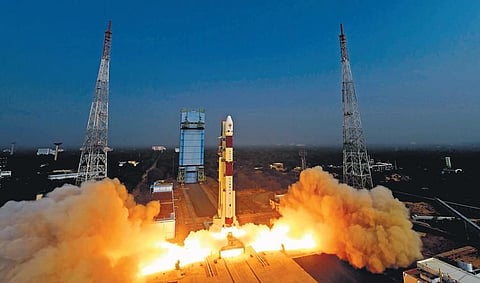PSLV-C58 carrying X-ray polarimeter satellite and 10 other satellites lifts off from Sriharikota spaceport | Express