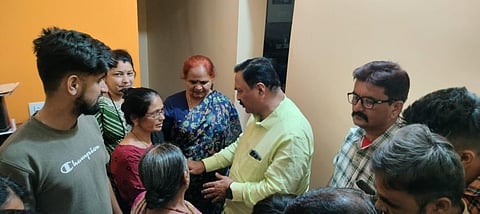 BJP MLA Mahesh Tenginkai calls on the family of Srikant Poojary in Hubballi on Monday. (Photo | Express)