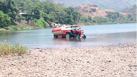 Water Shortage Marathwada : मराठवाड्यात तहानलेल्या गावांची संख्या ३८१ वर