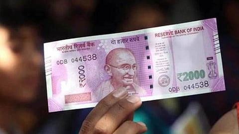 2000 Notes Ban : आता 2000 च्या नोटाही चलनातून बाद, दुकाने आणि पेट्रोल पंपावर गर्दी