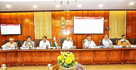 Cooperative Policy : सहकार धोरणावर सुरेश प्रभू समिती जुलैमध्ये सादर करणार रिपोर्ट