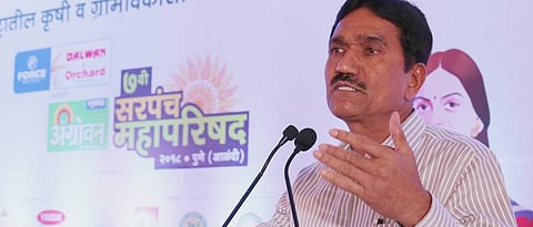 आळंदी येथील अॅग्रोवन सरपंच महापरिषदेमध्ये आयोजित चर्चासत्रात बोलताना पुण्याचे विभागीय आयुक्त चंद्रकांत दळवी
