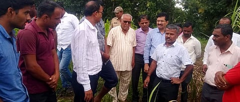 विभागीय आयुक्त सुनील केंद्रेकर थेट बांधावर