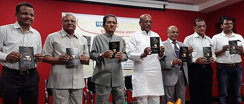 ‘जागतिक अन्न पुरस्कार विजेत्यांची कर्तृत्वगाथा' या पुस्तकाचे प्रकाशन येथील पत्रकार भवन सभागृहात झाले.