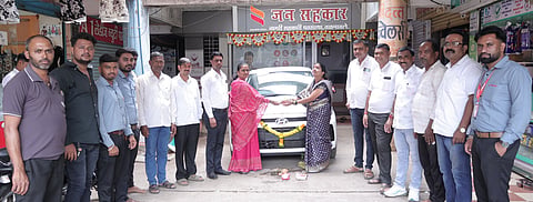 Marutirao Molawade Jan Sahakar Pat Sanstha Satara vehicle distribution to Rupali Pawar