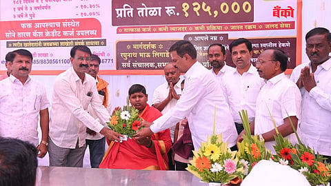 Veershaiv Patsanstha Jhare Branch (वीरशैव पतसंस्था झरे शाखा)