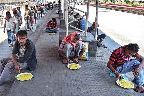 Madras HC issues guidelines to facilitate food distribution to the needy during COVID-19 Lockdown by Political Parties/NGOs on DMK's plea