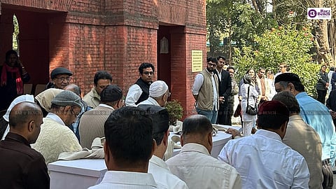Fali S Nariman's last rites being performed at the Parsi Cemetery in Central Delhi