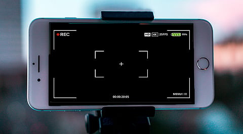 Bombay HC imposes Rs. 50,000 fine on medical practitioner for video recording court proceedings