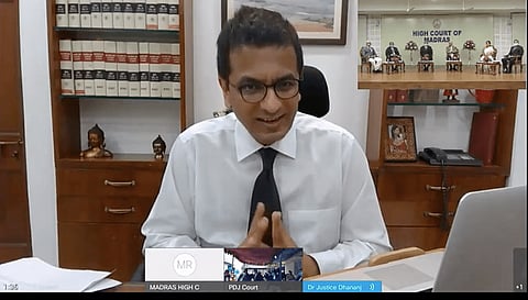 ಎಲ್ಲರಿಗೂ ಲಸಿಕೆ ದೊರೆಯಲಿ ಎಂದು ಪ್ರಾರ್ಥಿಸೋಣ, ನಂತರವಷ್ಟೇ ಭೌತಿಕ ವಿಚಾರಣೆ ಆರಂಭಿಸಬಹುದು: ನ್ಯಾ. ಡಿ ವೈ ಚಂದ್ರಚೂಡ್