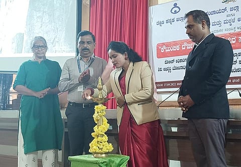 ಕೌಟುಂಬಿಕ ದೌರ್ಜನ್ಯ ತಡೆ ಕಾಯಿದೆ ಕುರಿತು ದಕ್ಷಿಣ ಕನ್ನಡ ಜಿಲ್ಲೆಯ ಅಧಿಕಾರಿ ವರ್ಗಕ್ಕೆ ಕಾನೂನು ಕಾರ್ಯಾಗಾರ