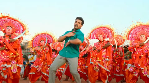 A still from Raa Macha Macha song