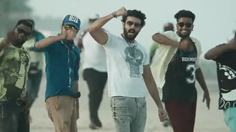 'Jolly Thaan Joli' song from Mazaiyil Nanaigiren out