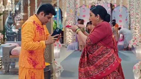 Kyunki Saas Bhi Kabhi Bahu Thi 2: Smriti Irani, Amar Upadhyay recreate viral Tulsi-Mihir colour scene after 2 decades