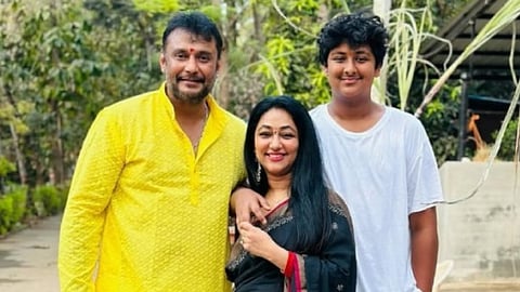 Vijayalakshmi visits Darshan with son on wedding anniversary