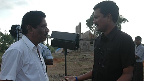John Mahendran meeting Bharathiraja on the sets of Aaniver