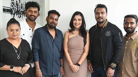 Kanasalu.. explores an innocent love story set in a tailoring shop