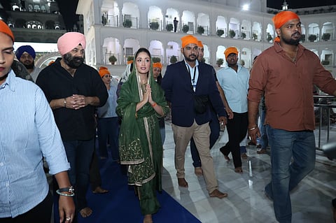Yami Gautam seeks blessings at Patna Sahib gurudwara ahead of Nayyi Navelli release
