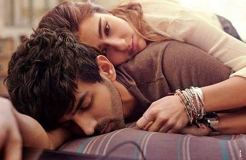 Love Aaj Kal first look: Kartik Aaryan, Sara Ali Khan are Veer and Zoe
