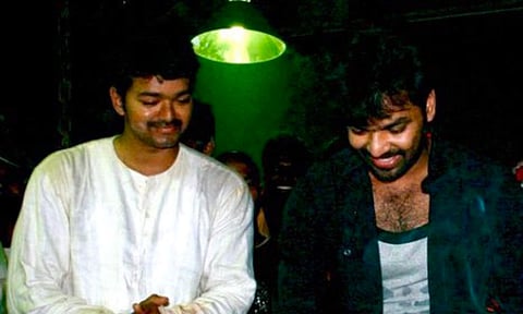 Jai completes 20 years in film industry; The actor shares photos with Vijay from Bagavathi sets