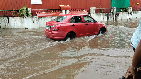 Goa Rain: पर्वरीत पावसानं उडवली दाणादाण, वाहनधारकांची त्रेधातिरपिट; चिखलामुळे वाहतूक कोंडी!