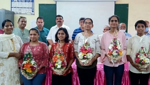 विद्यार्थ्यांचा सत्कार समारंभ